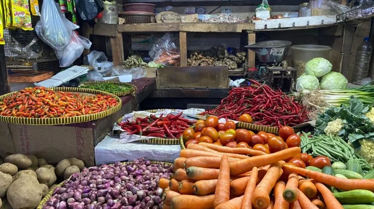 Harga Kebutuhan Pokok di Pasar Nou Stabil Menjelang Idul Adha