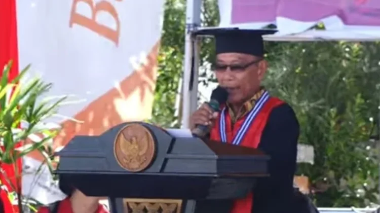 Wisudawan Lansia Sampaikan Harapan Sekolah Lansia Terus Berlanjut