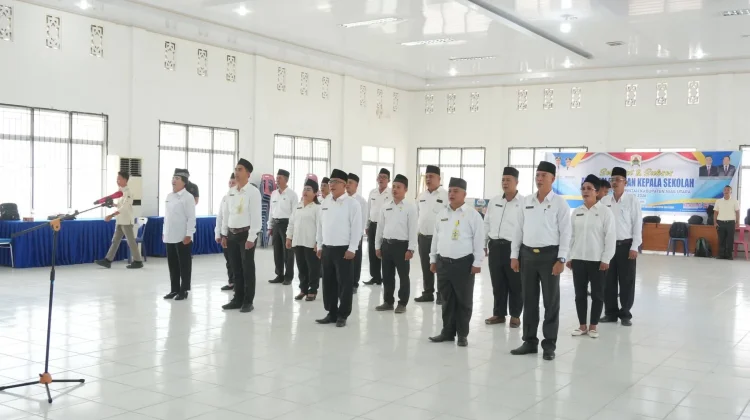 Wabup Yusman Zega Lantik 16 Kepala Sekolah, PPPK Punya Kesempatan Jadi Kasek