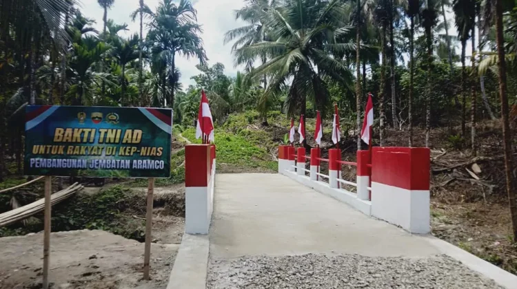 Jembatan Aramco Sungai Menaula Rampung, Warga Desa Holi Bersyukur