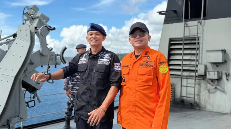 Kepala Basarnas Nias Kunjungi KRI Semarang-594 di Pelabuhan Angin Gunungsitoli