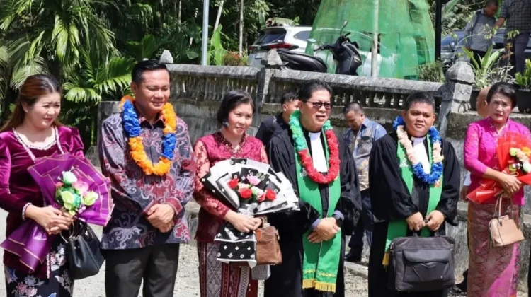 Bupati Nias Barat Hadiri Pelantikan Pendeta BNKP Onolimbu