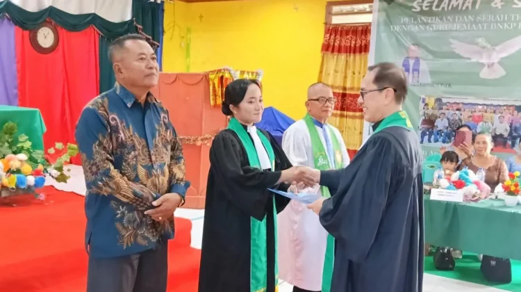 Pdt. Rinawati Zebua Resmi Layani BNKP Jemaat Laoya