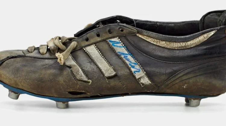 Sepatu Bola Pertama di Dunia