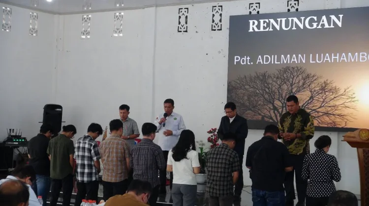 Siraman Rohani Warnai Pemberangkatan Kontingen Pesparawi Nisut ke Manokwari