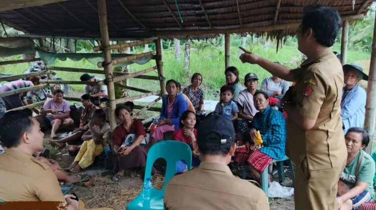Kadis DKPP Nias Barat Gelar Sosialisasi pada Kelompok Tani di Desa Togide'u