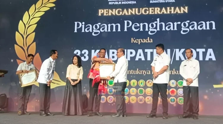 Pemkab Nias Terima Penghargaan Atas Dukungan Pembentukan Pos Bantuan Hukum Desa