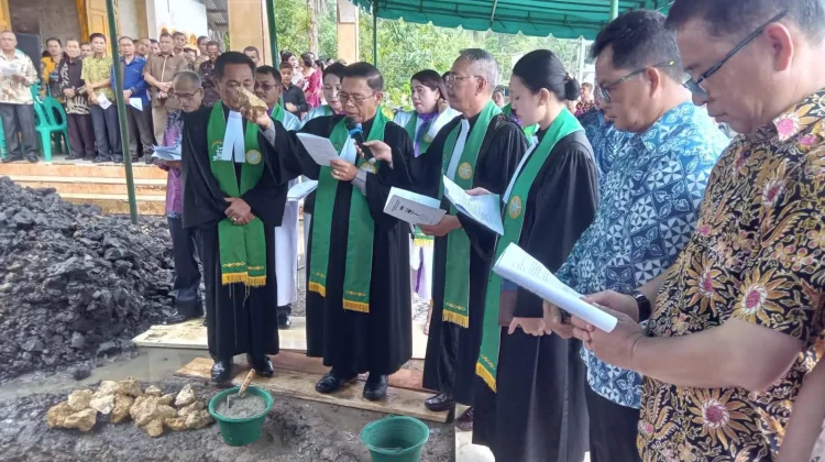 Peletakan Batu Pertama Pembangunan Gedung Gereja BNKP Jemaat Alasa