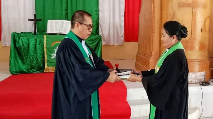 Sekum BNKP Lantik Pendeta Jemaat Barawanu