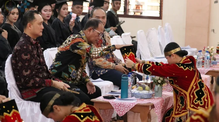 Momen Wisuda STT BNKP Sundermann 2026, Wawako Beri Motivasi Lulusan