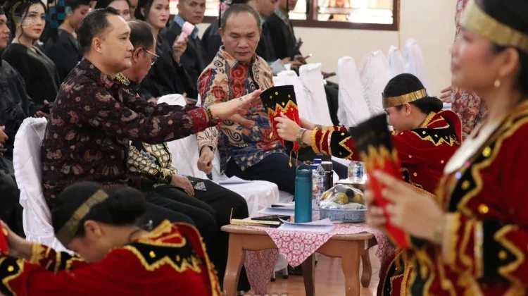 Momen Wisuda STT BNKP Sundermann 2026, Wawako Beri Motivasi Lulusan
