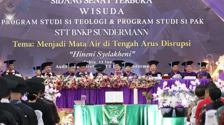 Momen Wisuda STT BNKP Sundermann 2026, Wawako Beri Motivasi Lulusan