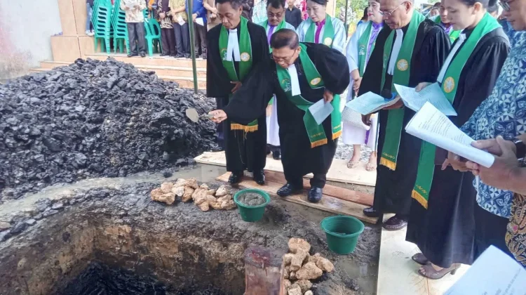 Peletakan Batu Pertama Gereja BNKP Alasa Jadi Tonggak Pelayanan Umat