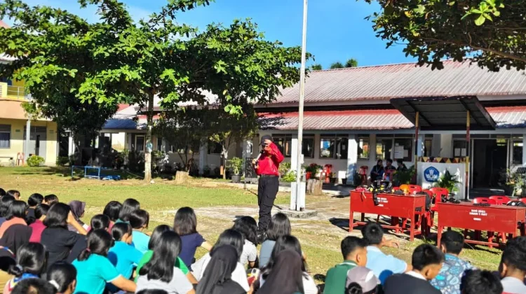 Siswa SMAN 1 Gunungsitoli Latihan Vertical Rescue Bareng Basarnas Nias