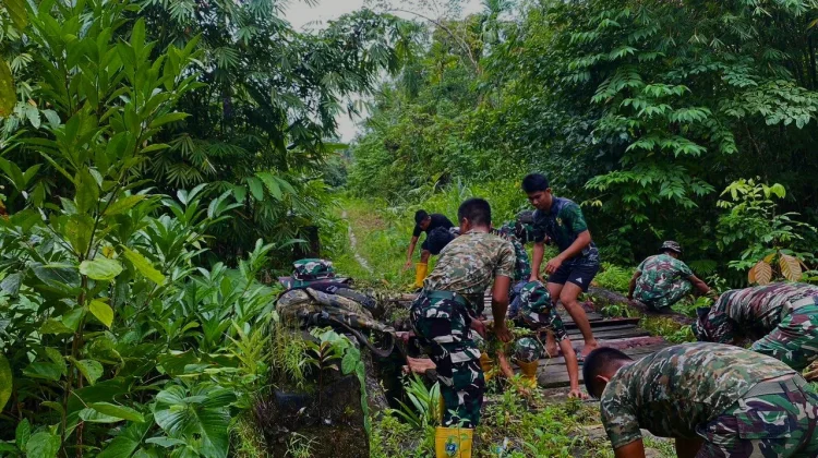 Program Karya Bakti TNI AD Jawab Keluhan Warga Hiliotalua