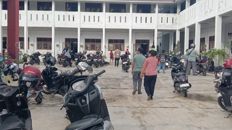 Siswa Terima Rapor, Bersiap Sambut Libur Panjang