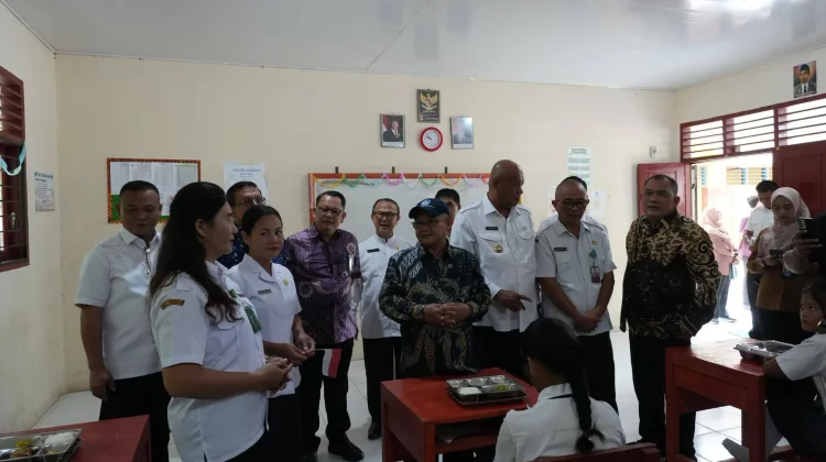 Salah Satu Agenda Mendikdasmen RI Tinjau Program MBG di Nias Utara
