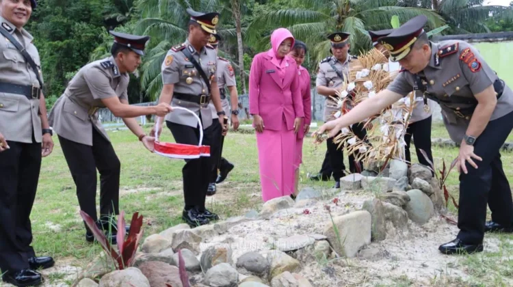 Sambut Hari Bhayangkara ke-80 Polres Nias Gelar Upacara Ziarah Rombongan
