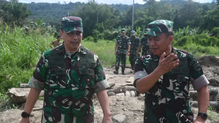 Tim Wasev Mabesad Tinjau Karya Bakti TNI AD untuk Rakyat di Kepulauan Nias