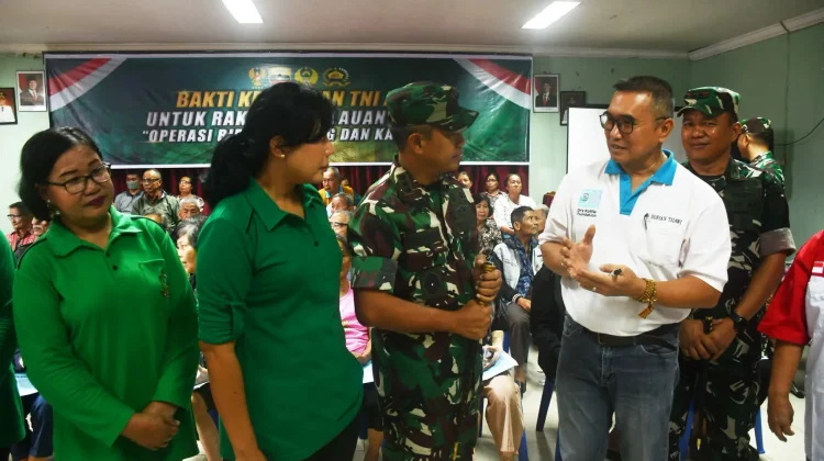 Danrem 023/KS Pantau Bakti Kesehatan TNI AD di Nias