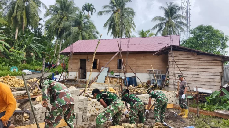 Satgas Karya Bakti TNI AD Rampungkan RTLH Linus Fahuwasa Wau