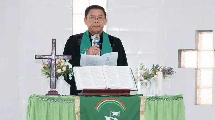 Ephorus Pimpin Ibadah Emeritas Gereja BNKP Jemaat Nazaret