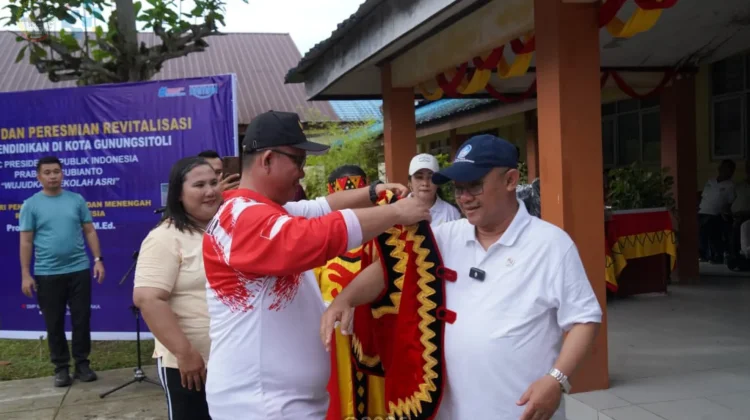 Kunjungan Mendikdasmen RI Disambut Wali Kota di SMPN 2 Dharma Caraka
