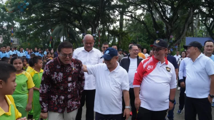 Kunjungan Mendikdasmen RI Disambut Wali Kota di SMPN 2 Dharma Caraka