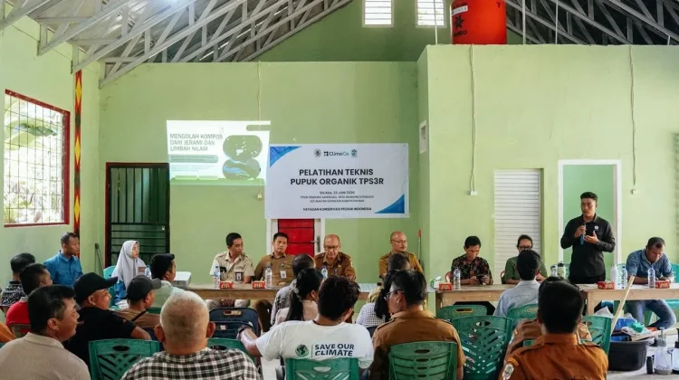 Dinas PKP2LH Nias bersama YAKOPI Latih Warga Kelola Pupuk Organik