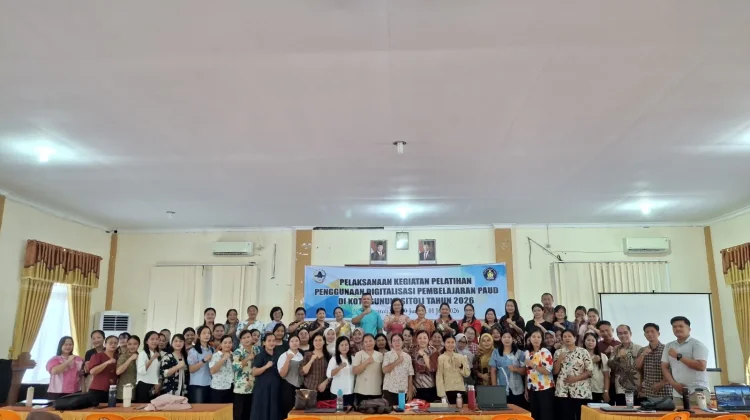 Founder Yayasan Gozena Latih Guru PAUD Gunungsitoli Berbasis Digital