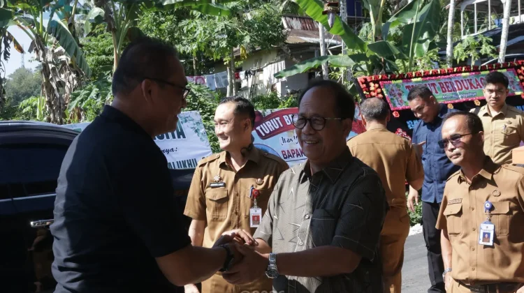 Pemko Gunungsitoli Berikan Penghormatan Terakhir kepada Keluarga ASN