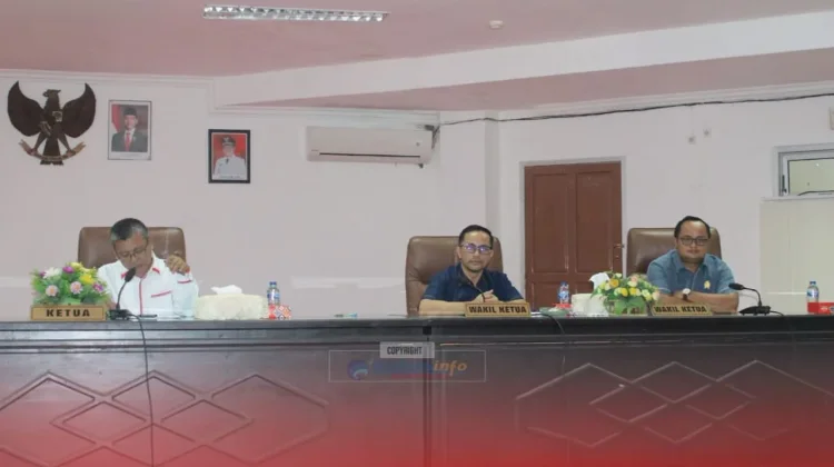 Rapat Paripurna DPRD Kabupaten Nias Penyampaian Pandangan Umum Fraksi DPRD