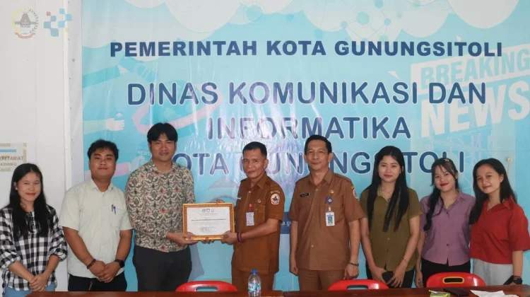 Dukung Program KKT, Diskominfo Terima Penghargaan dari Unias
