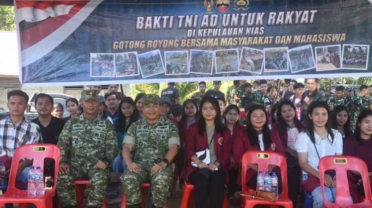 Mahasiswa Uniraya Melihat Proses Pembangunan Jembatan Satgas Karbak TNI AD