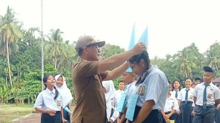Kadis Ketenagakerjaan dan Koperasi UKM Nias Utara Buka MPLS di SMPN 4 Lahewa