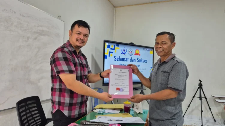 Tuntaskan Pendidikan Kesetaraan, Lulusan PKBM ZIONA Terima Ijazah