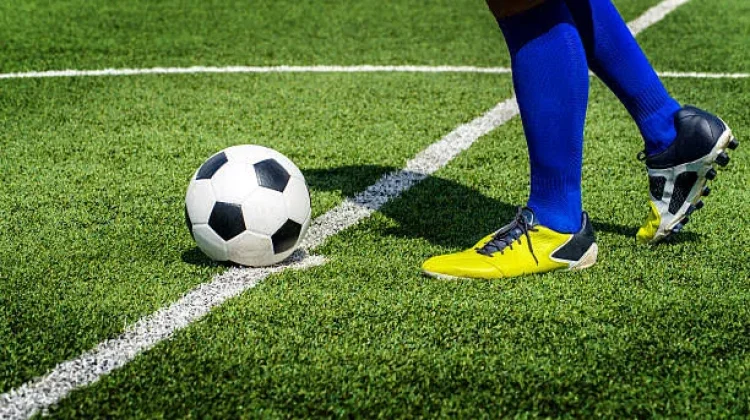 Tendangan Awal atau Kick Off dalam Sepakbola