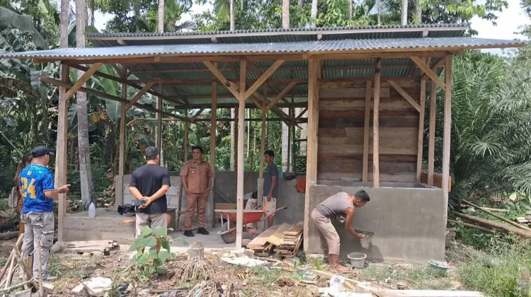 Camat Moro'o Tanggapi Keluhan Masyarakat Desa Hilifadolo