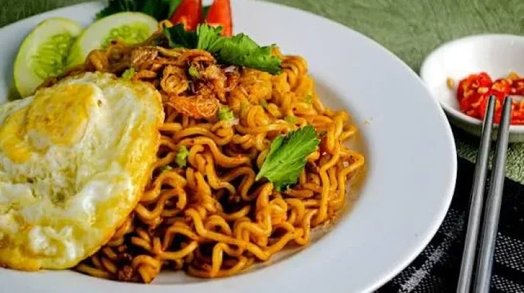 Mi Instan Dicap Tak Sehat, Kok Tetap Jadi Makanan Favorit Dunia?