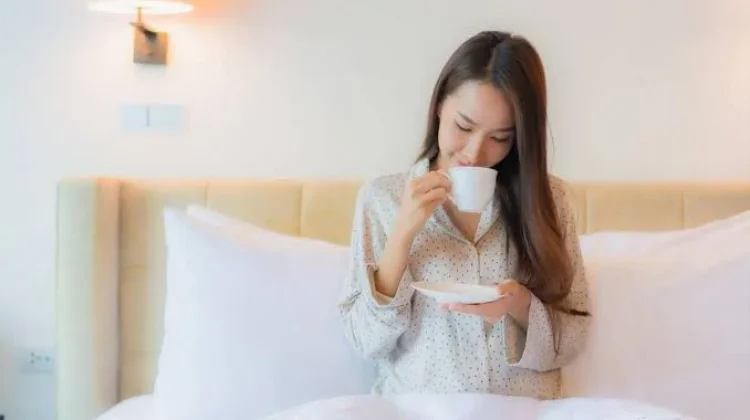 Minum 5 Minuman Ini di Malam Hari agar Kamu Tidur Nyenyak