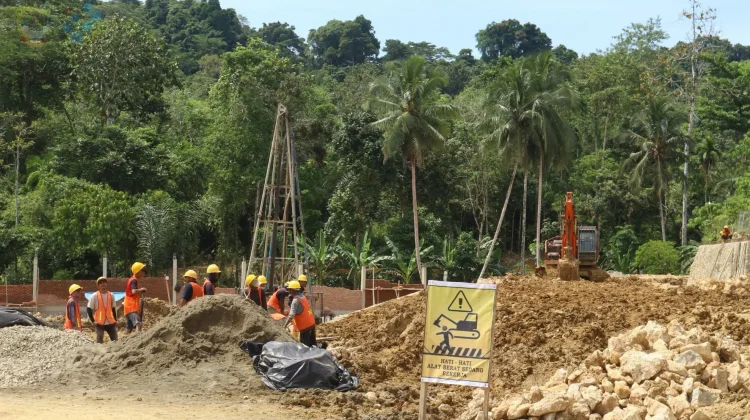 "Gubernur Sumut Tinjau Progres Pembangunan SMA Sukma Nias"
