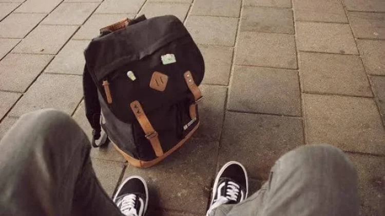 Tiga Macam Alas Kaki yang Pantang Dipakai saat Naik Pesawat