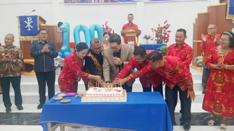 Bendum BNKP Hadiri HUT ke 100 Jemaat Hutabalang
