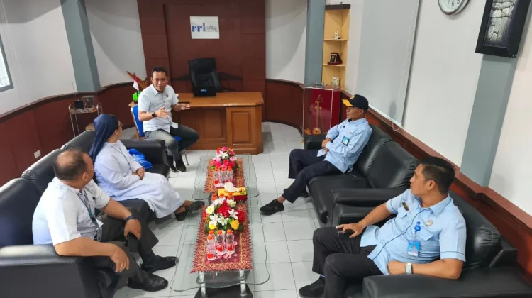 Kepala SMA Swasta Santo Saverius Jalin Sinergi dengan RRI Gunungsitoli