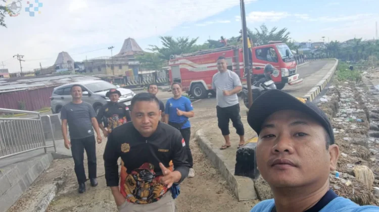 Damkarmat Gunungsitoli Sigap Respons Laporan Kemunculan Ular Sanca