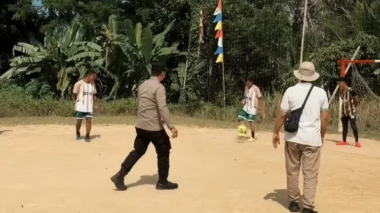 Semarak HUT RI ke-81, Kapolsek Alo'oa Resmi Buka Turnamen Futsal Antar Klub