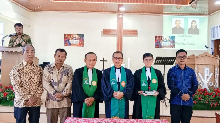 BNKP Lantik Pendeta Baru Jemaat Fa'omasi Resort 31