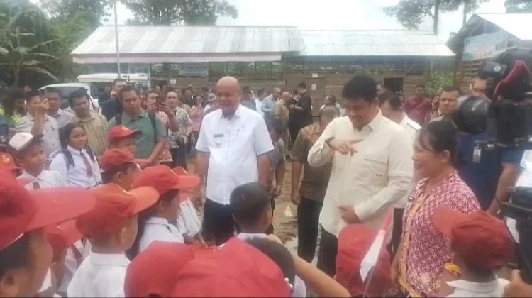 Gubsu Tinjau Pembangunan Gedung SMPN 4 Sitoluori, Janji Bantu Pembenahan Halaman