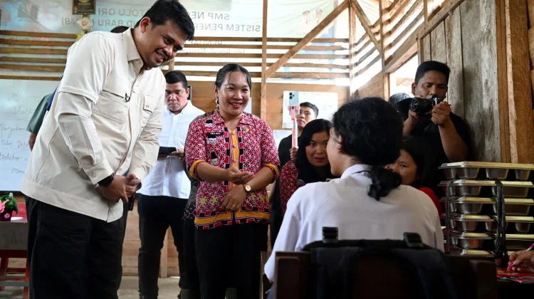 Gubernur Bobby Nasution Wujudkan Impian SMPN 4 Sitoluori Miliki Gedung Permanen
