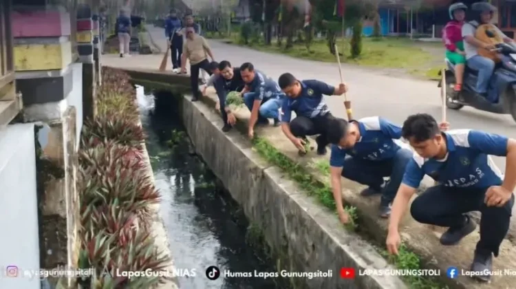 Aksi Bersih Lingkungan Semarakkan Rangkaian HUT Kemri di Lapas Gunungsitoli